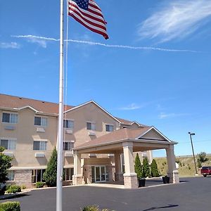 Napoleon Inn & Suites